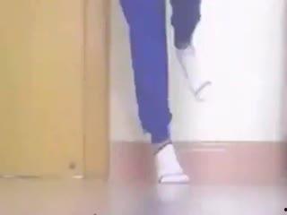 成人女生腿部放松视频