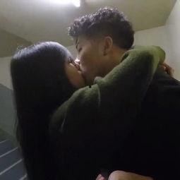 成人亲嘴视频网站,暗流涌动的网络世界