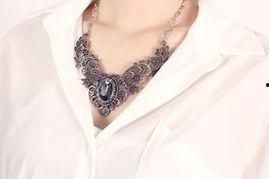 珍珠链衣服成人趣味视频